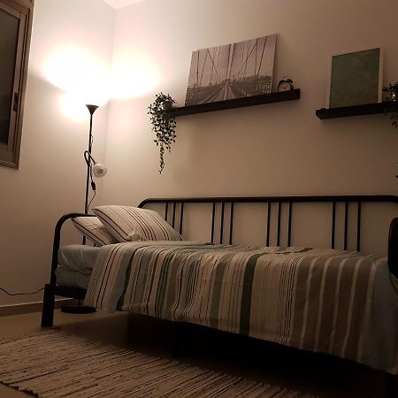 Private Bed/Bathroom In 네타니아 외부 사진
