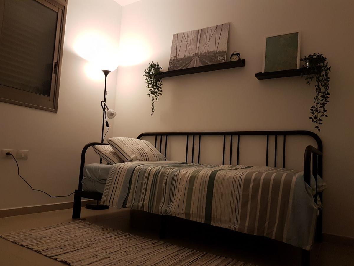 Private Bed/Bathroom In 네타니아 외부 사진