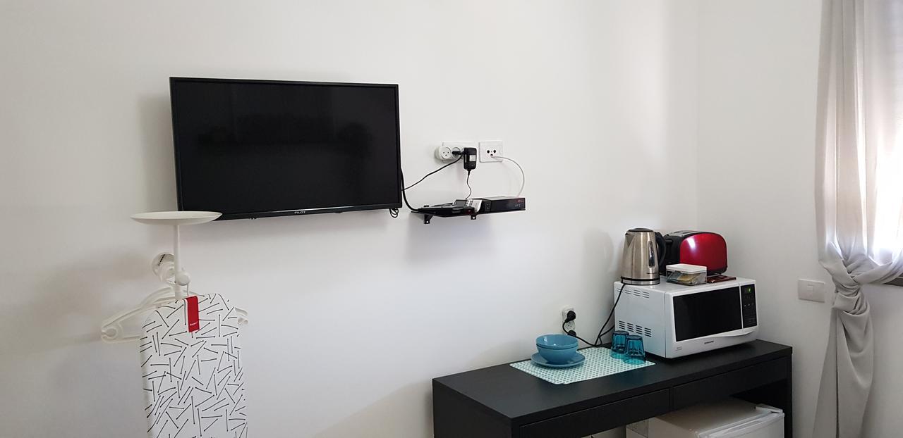Private Bed/Bathroom In 네타니아 외부 사진