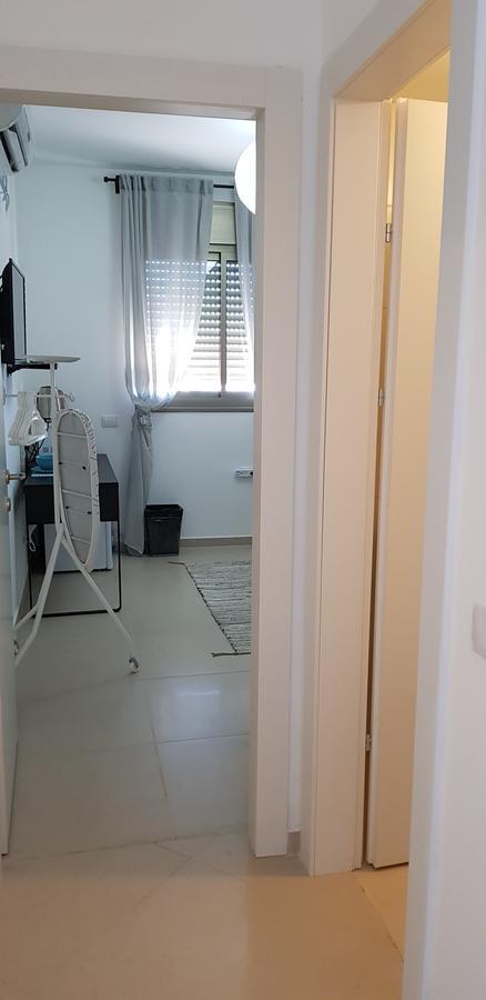 Private Bed/Bathroom In 네타니아 외부 사진