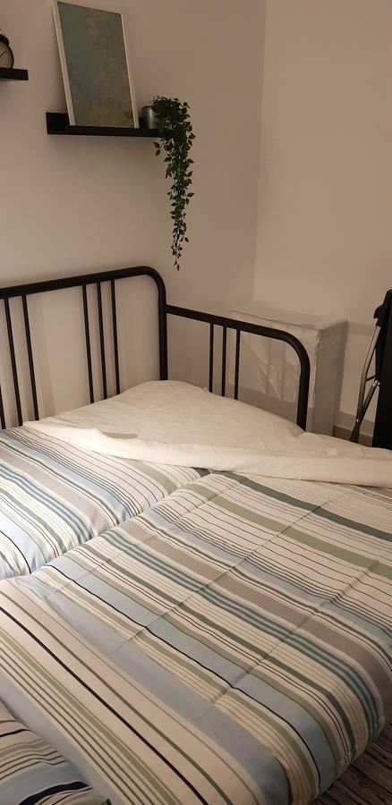 Private Bed/Bathroom In 네타니아 외부 사진