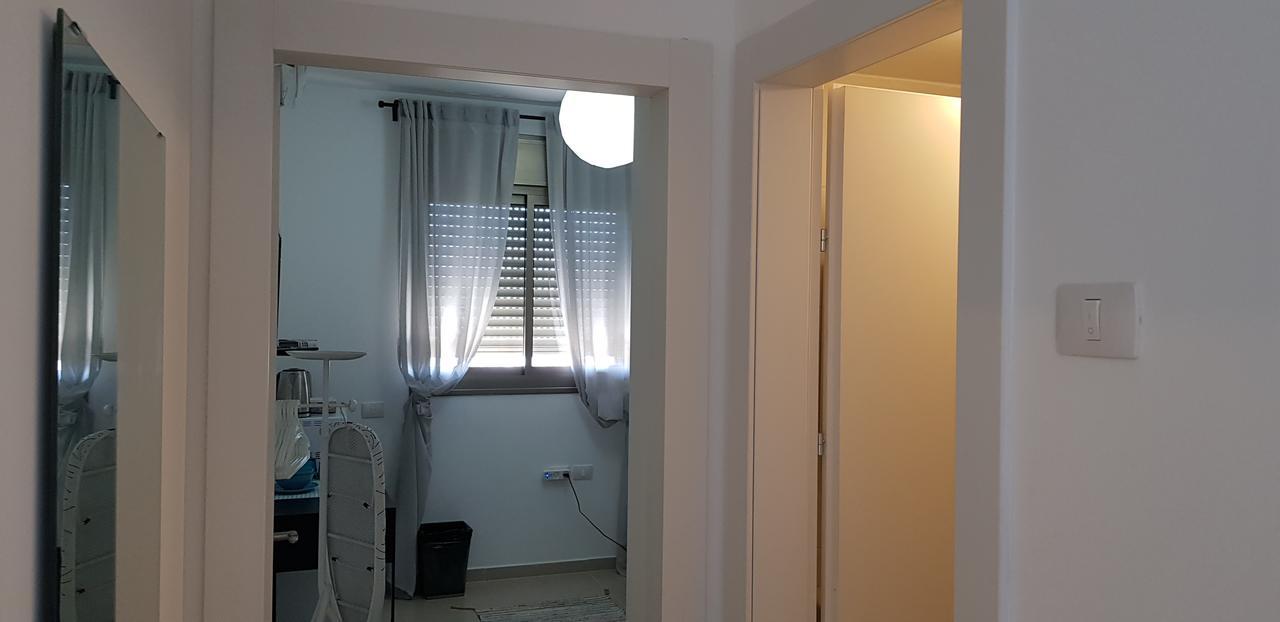Private Bed/Bathroom In 네타니아 외부 사진