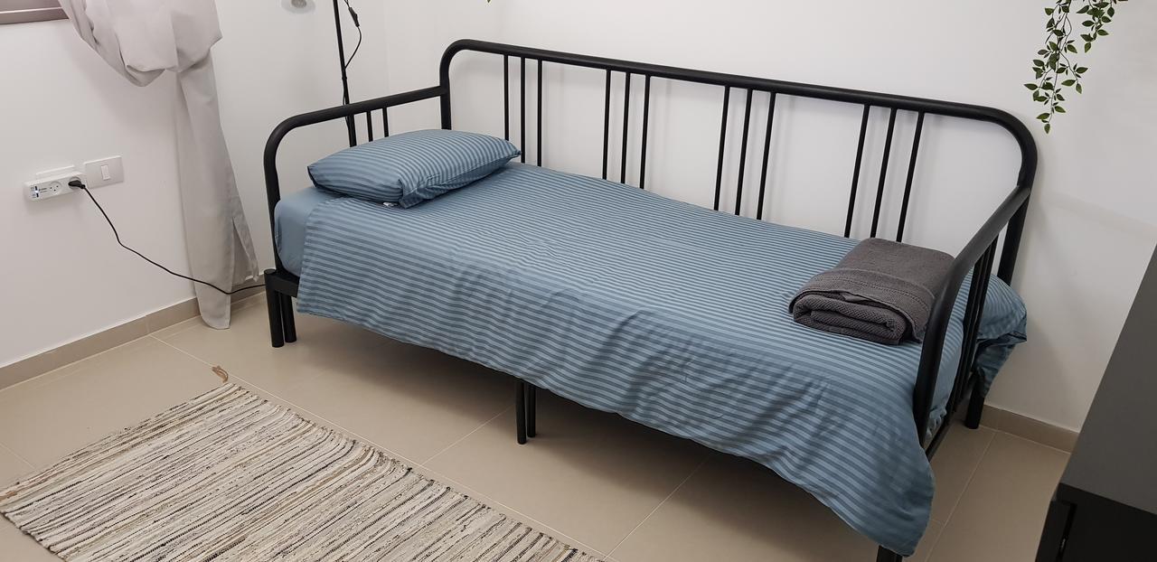 Private Bed/Bathroom In 네타니아 외부 사진