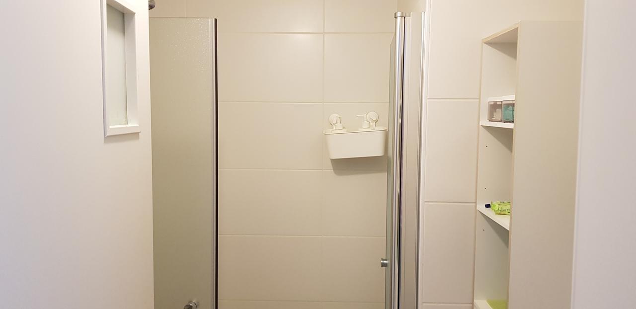 Private Bed/Bathroom In 네타니아 외부 사진